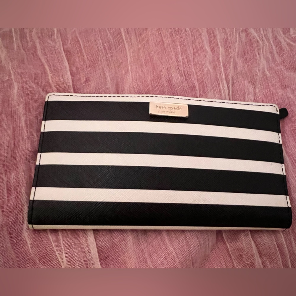 Small Kate Spade Card style wallet